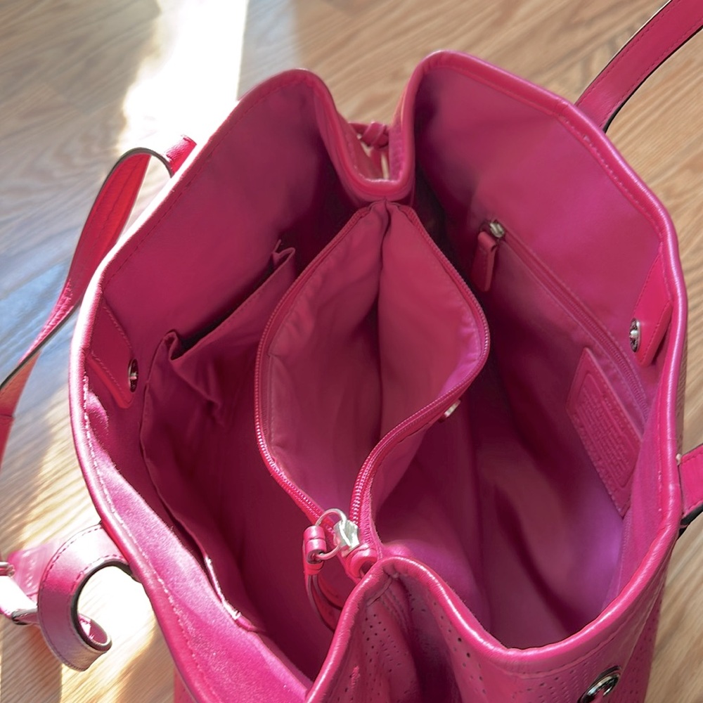 Coach Pink Leather Women's Bag - Picture 3 of 5